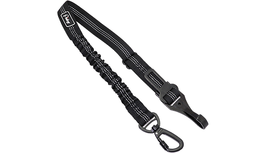 Sort refleks sikkerhedssnor til bil, 55-65 cm lang, justerbar strop med metalspænde for trygge rejser.