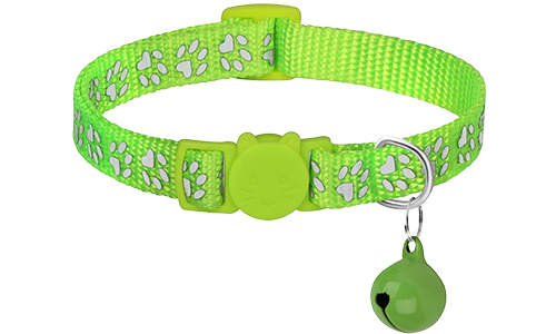 Grønt kattesikker halsbånd med poteprint, justerbart og let for komfort, med sikkerhedsspænde og matchende klokke.