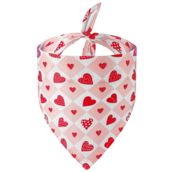 Trykt hundebandana med hjerter til hunde, med lyserødt og hvidt ternet design og røde hjerter, perfekt til Valentinsdag.