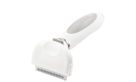 Lille hvid børste til hunde med fine metaltænder og ergonomisk håndtag til at reducere fældning og fjerne løs pels.