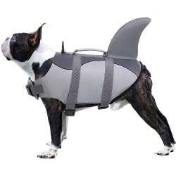 Haj-tema redningsvest til hunde med sikre stropper, for sikkerhed og opdrift. Velegnet til forskellige hundetyper.