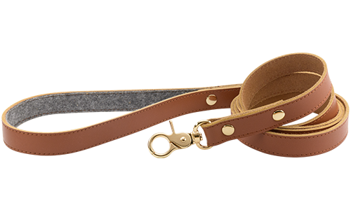 High-end brun ægte læder hundeline, 120 cm lang og holdbar, guld metal clasp og nitter for et luksuriøst look.