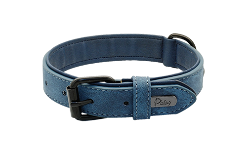 Blåt luksus fløjl hundehalsbånd, 35-37 cm længde og 1,7 cm bredde, med sort metal spænde og D-ring for et stilfuldt look.